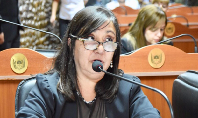 𝗗𝗶𝗽𝘂𝘁𝗮𝗱𝗼𝘀 𝗮𝗱𝗵𝗶𝗲𝗿𝗲 𝗮𝗹 𝗮𝘀𝘂𝗲𝘁𝗼 𝗮𝗱𝗺𝗶𝗻𝗶𝘀𝘁𝗿𝗮𝘁𝗶𝘃𝗼