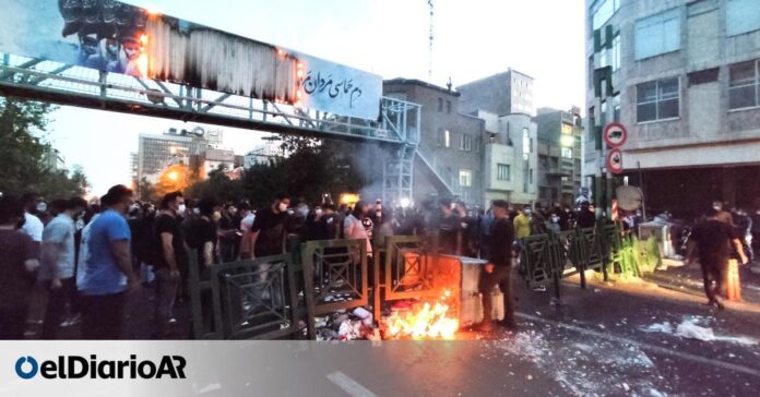 Irán asegura que suprimirá la policía de la moral, la fuerza que detuvo a la joven Mahsa Amini, tras meses de protestas