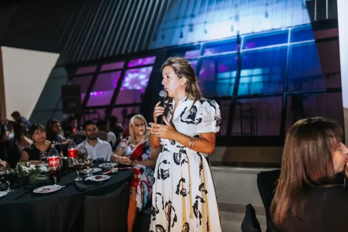 Zenteno anunció un bono y aumento salarial para los municipales