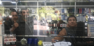 Honradez en Belén: Empleado de Farmacia Devuelve Billete de 100 Dólares a Turista