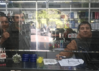 Honradez en Belén: Empleado de Farmacia Devuelve Billete de 100 Dólares a Turista