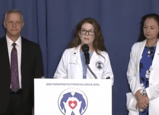 Pediatras estadounidenses se pronuncian contra las políticas de género y las terapias hormonales en menores de edad