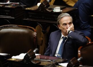 Pichetto defendió las jubilaciones de privilegio para expresidentes y Milei lo cruzó: “Si hacen las cosas mal, que se caguen de hambre por ser una mierda”